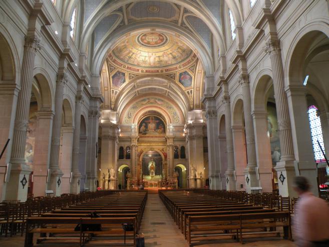  intérieur de l'église Saint-François Xavier
